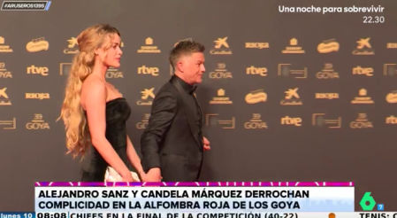 Alejandro Sanz y Candela Márquez en la alfombra roja de los Goya