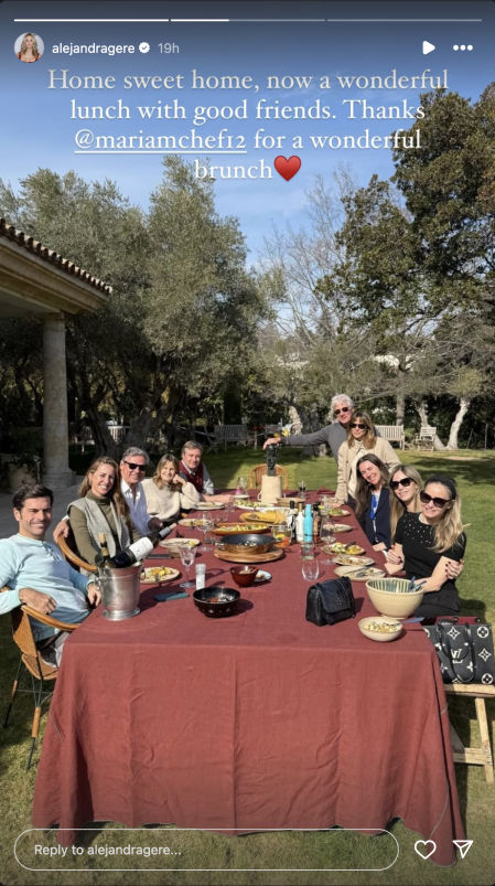 Richard Gere celebrando el Goya Internacional con familiares y amigos en España