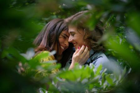 Marta Belmonte (derecha) y Alba Brunet encarnan a Marta y Fina en la serie de Antena 3 que triunfa en la sobremesa&nbsp;