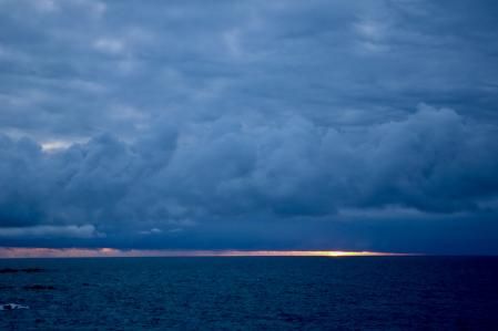 El espectáculo de las nubes en Calella de Palafrugell.