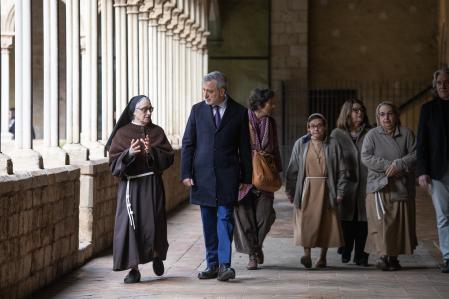 Collboni acompañado de las hermanas clarisas