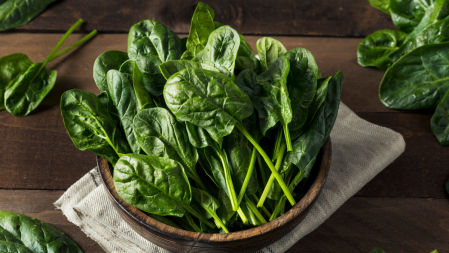 Las espinacas son una rica fuente de magnesio.