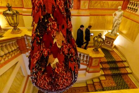 Un fragmento de 'Valkyrie Thyra' en la escalera principal del palacio&nbsp;