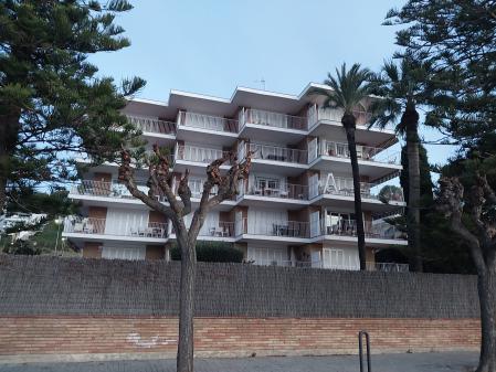 Un bloque de apartamentos ocupa el terreno del antiguo Can Puig, donde se alojó la embajada búlgara