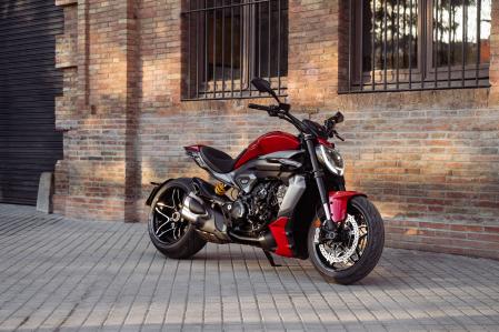 La nueva Ducati XDiavel V4 llegará a los concesionarios a partir de mayo de 2025 a un precio tan exclusivo como sus prestaciones de 32.290 euros&nbsp;