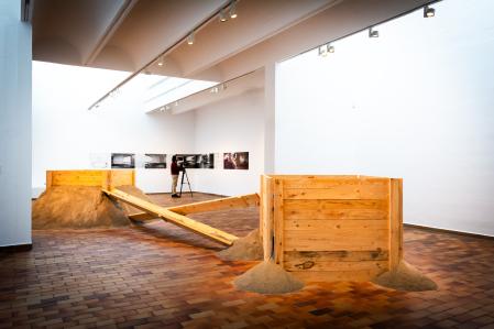 'Arenas', de Eva Lootz, fue su primera exposición individual en 1986