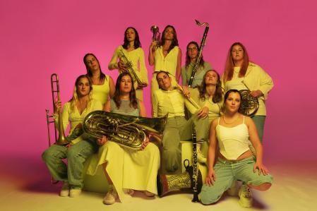 Las diez componentes de la Balkan Paradise Orchestra, una de las pioneras&nbsp;