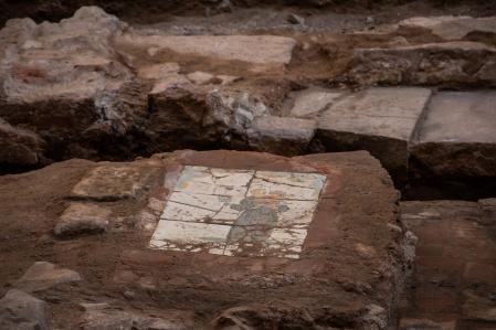 El pavimento de una de las casas con la imagen de San Antonio de Padua