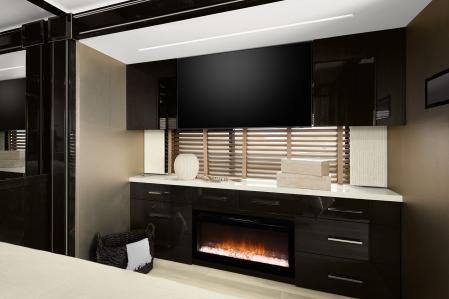 La Newmar King Aire también puede montar una chimenea