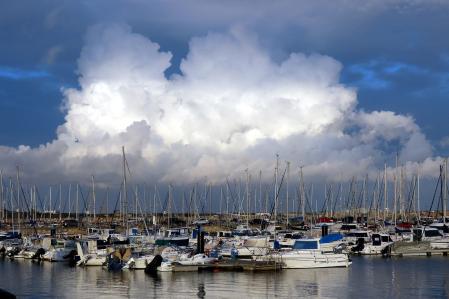 Nubes perfectas en el puerto de Rota.
