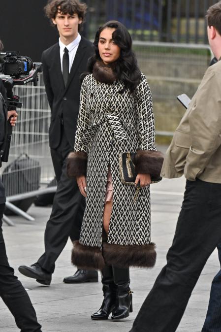 Georgina Rodríguez llega al desfile de Valentino en la Semana de la Moda de París