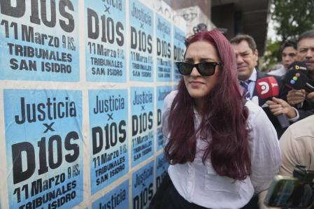 Jana Maradona, hija del futbolista, llegando al tribunal en la primera jornada del juicio&nbsp;