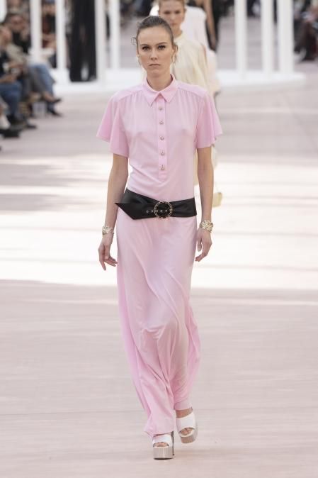 La modelo Kiki Willems desfila para Chanel en la Semana de la Moda de París