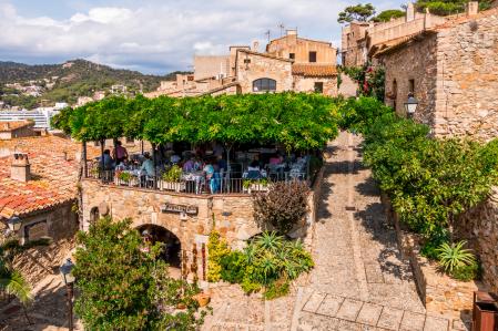 Las calles del recinto amurallado de Tossa son muy pintorescas