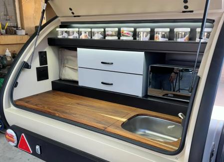 Naledi, la estilosa minicaravana para amantes de las vistas panorámicas.