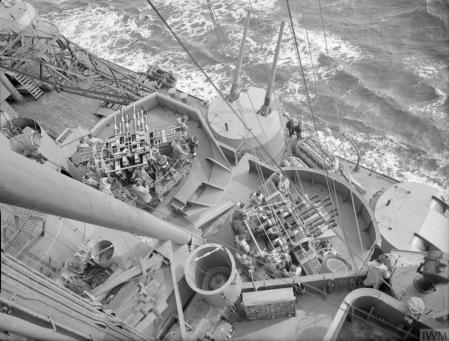 Parte del armamento antiaéreo del Prince of Wales