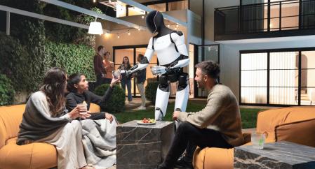 El robot Optimus en tareas de servicio a humanos.