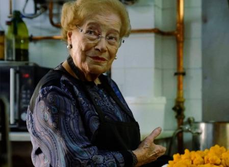 Montse Fontané en la cocina de Can Roca, en Girona