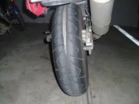 Los defectos detectados en las ruedas son frecuentes en las inspecciones de motocicleta&nbsp;