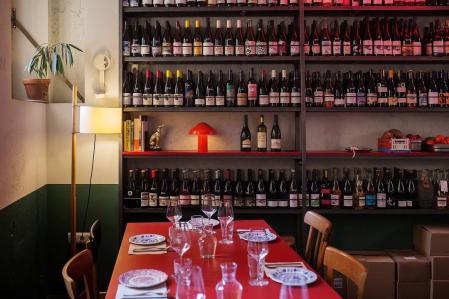 La capital de Osona cuenta con un bar que centra su oferta en los vinos, ubicado en el 27 de la calle de la Ramada