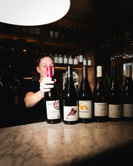 Una imagen de la barra del VII, en Girona