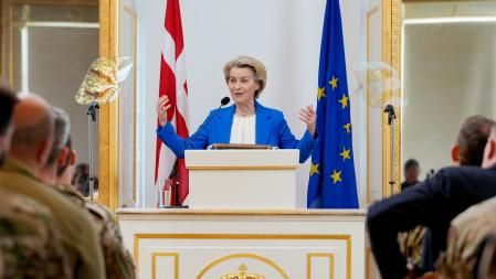 La presidenta dela Comisión Europea, Ursula von der Leyen, durante su discurso en la Real Academia Militar de Dinamarca, este martes en Copenhague&nbsp;