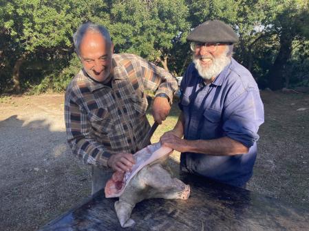 Emili Manzano en la matanza del cerdo