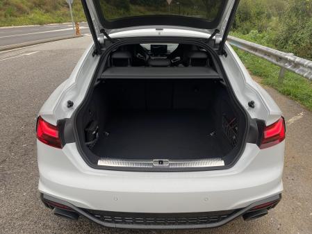 Cinco plazas y un maletero de 430 litros, más que suficiente para un coche de esta filosofía&nbsp;