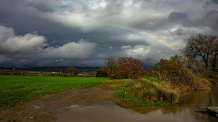 Arco iris en el paisaje de Manlleu.
