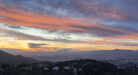 Puesta de sol tras la lluvia en Sant Fost de Campsentelles.