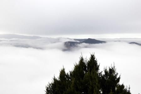 Mar de niebla sobre el pantano de Sau.
