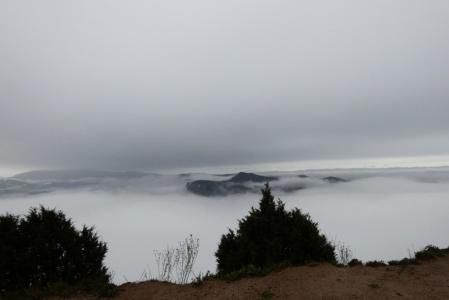 Mar de niebla sobre el pantano de Sau.