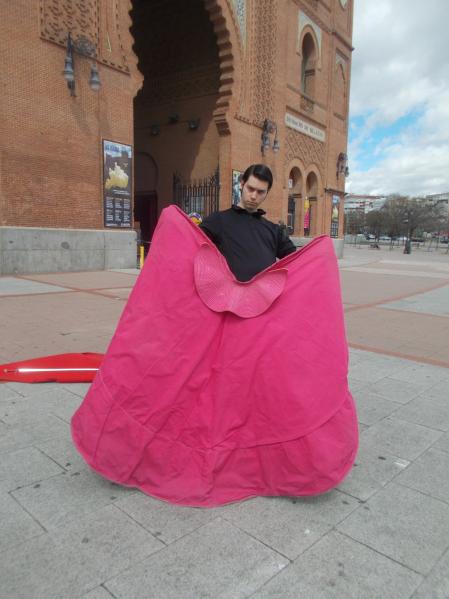 Kevin, aspirante a torero, en el exterior de Las Ventas.