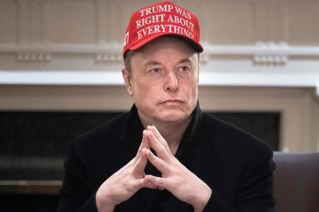Elon Musk con una gorra que dice: “Trump tenía razón en todo”&nbsp;