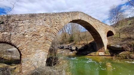 Este puente se ha mantenido en pie durante siglos.