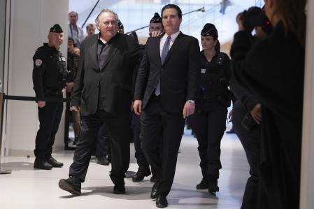 Gerard Depardieu con su abogado Jeremie Assous&nbsp;