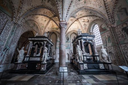 La capilla de los tres sabios de la catedral de Dinamarca, con sus frescos góticos, construida por el rey Christian I en 1464