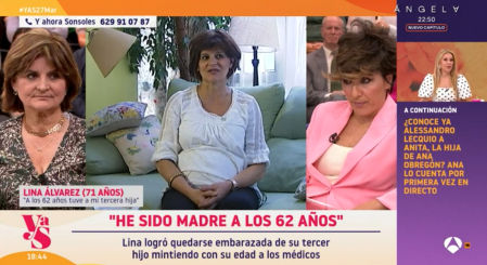 La médica gallega, hoy con 71 años, sigue trabajando mientras cría a su hija pequeña con plena autonomía