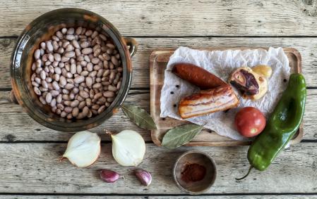 Ingredientes para las judías pintas estofadas