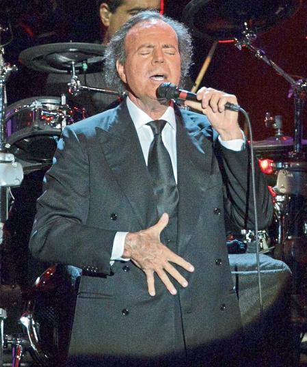 FOTO:MANE ESPINOSA. CONCIERTO DE JULIO IGLESIAS EN EL FESTIVAL DE “ JARDINS DE PEDRALBES”.