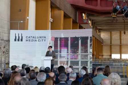 El presidente de la Generalitat, Salvador Illa, durante su intervención en la Nau de Turbines