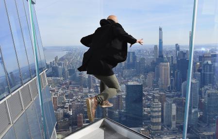 The Edge, una de las últimas atracciones turísticas de Nueva York, te permite saltar sobre el vacío