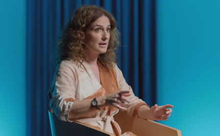 Nazareth Castellanos:“Una forma de calmar al cerebro es sentarse durante diez minutos simplemente a respirar con un ritmo”.<br>&nbsp;<br>