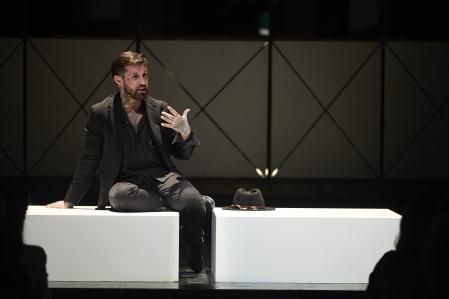 Abel Azcona antes del encuentro con su madre biológica el martes en el Círculo de Bellas Artes de Madrid.