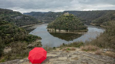 Día de lluvia en la cola del pantano de Sau.