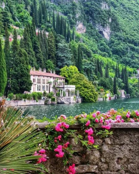 El Lago de Como rodeado de flores de primavera ofrece un ambiente de lo más romántico