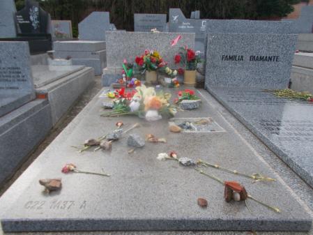 Tumba de Almudena Grandes (1960 - 2021).