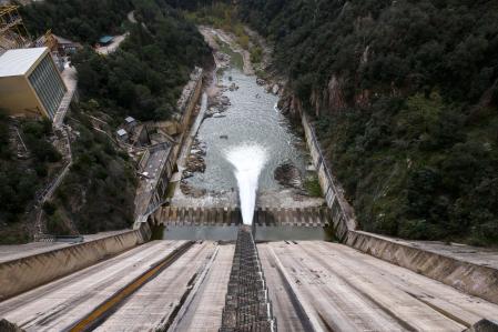 Las compuertas del pantano están abiertas
