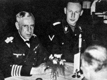 Wilhelm Canaris (izqda.) y Reinhard Heydrich en 1941
