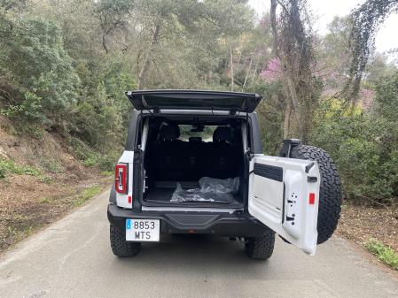 El portón trasero se abre en dos mitades independientes&nbsp;